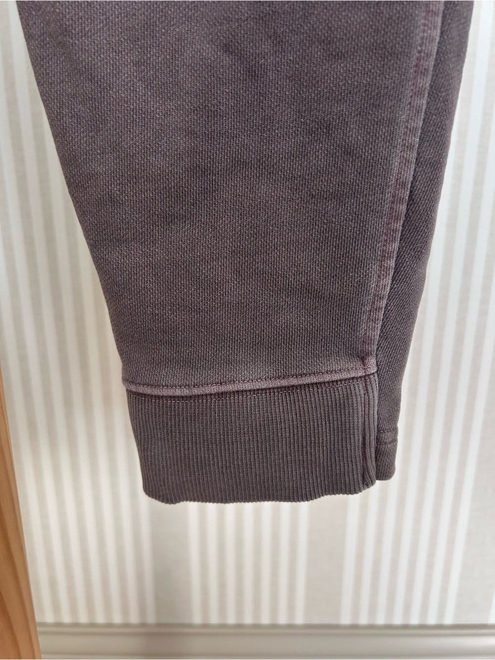VRST Men's Washed Twill Terry Jogger Pants Size Medium Organic Mushroom - Picture 8 of 9